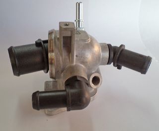 TERMOSTAT OPEL ASTRA-H Z13DT CORSA-D Z13DTE  DOBLO FİORİNO LİNEA  PUNTO 1,3 MULTIJET  (EURO5 )   KISA TÝP   1338020 MÜÞÜRSÜZ resmi