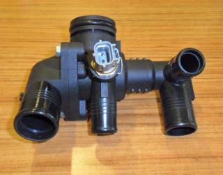 TERMOSTAT GÖVDESİ TRANSİT 06 V347 ÖNDEN ÇEKER 2.2 TDCI resmi